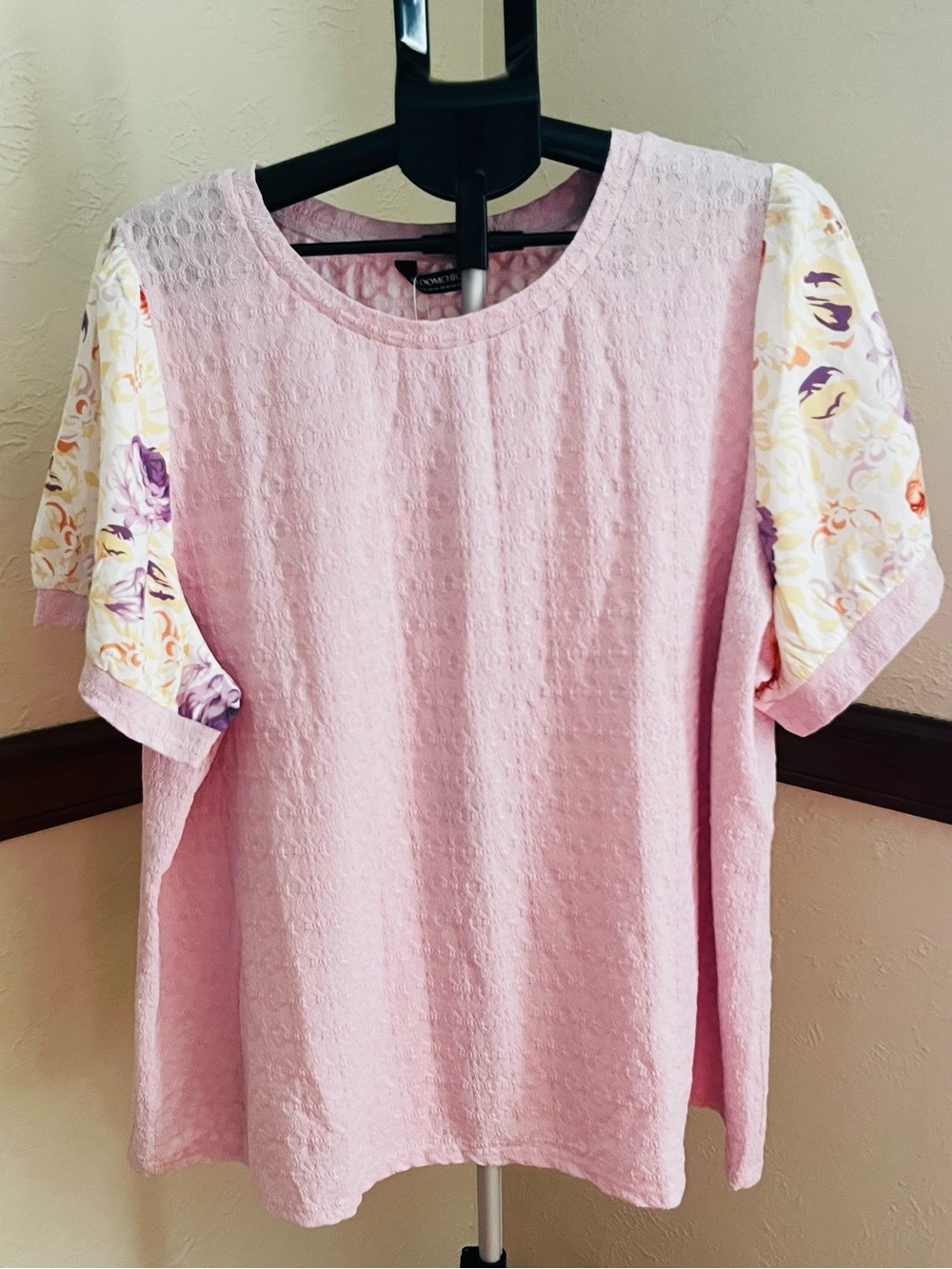 BloomChic Pink Textured Top with Floral Short Sleeves Size 22-24 NWT